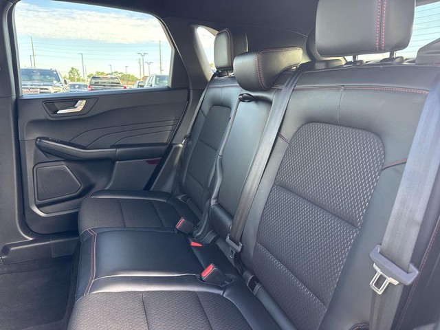 Ford Escape Vehicle Full-screen Gallery Image 27