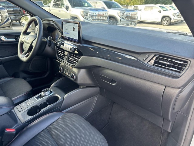 Ford Escape Vehicle Full-screen Gallery Image 31