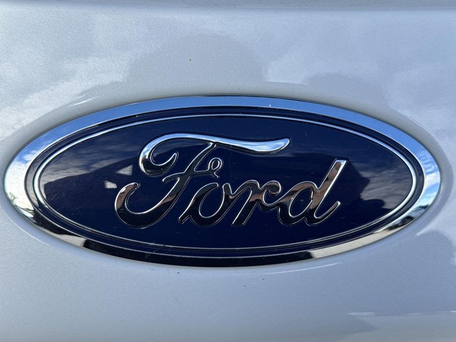 Ford Escape Vehicle Full-screen Gallery Image 33