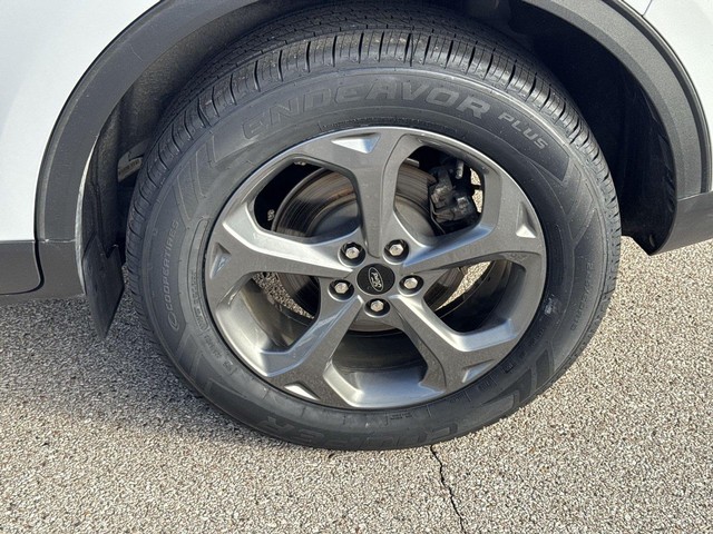 Ford Escape Vehicle Full-screen Gallery Image 35