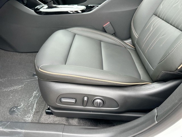 Buick Envista Vehicle Full-screen Gallery Image 15