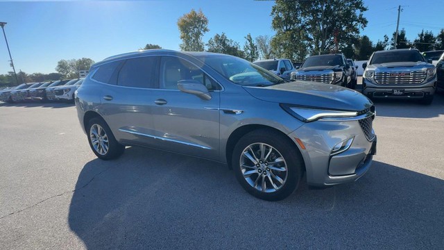 Buick Enclave Vehicle Full-screen Gallery Image 03