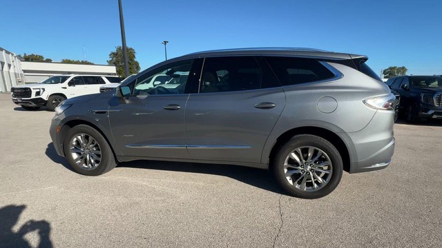 Buick Enclave Vehicle Full-screen Gallery Image 09