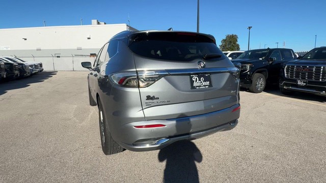 Buick Enclave Vehicle Full-screen Gallery Image 10