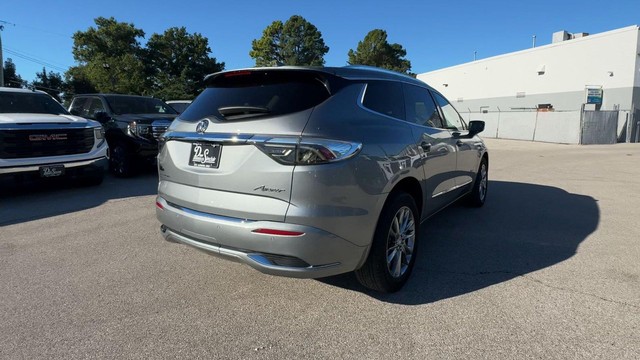 Buick Enclave Vehicle Full-screen Gallery Image 11