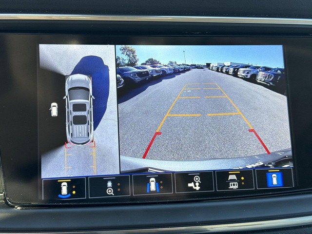 Buick Enclave Vehicle Full-screen Gallery Image 19