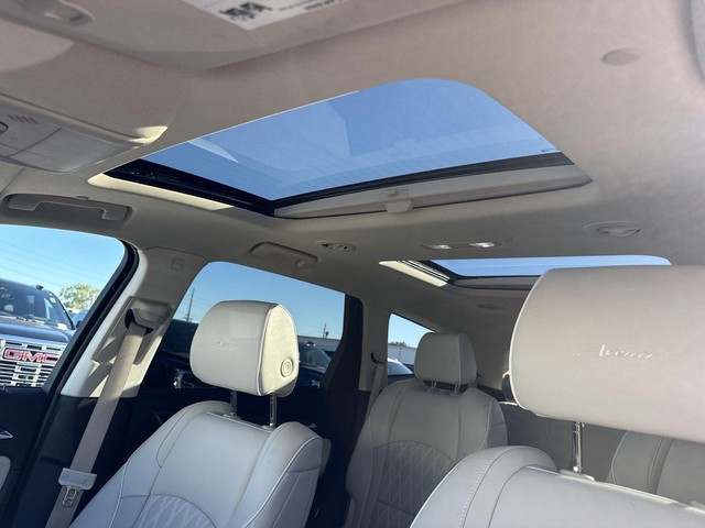 Buick Enclave Vehicle Full-screen Gallery Image 23