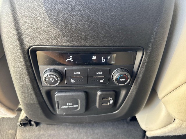 Buick Enclave Vehicle Full-screen Gallery Image 26