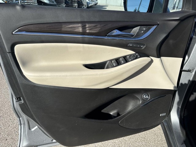 Buick Enclave Vehicle Full-screen Gallery Image 27
