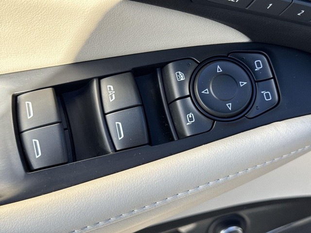 Buick Enclave Vehicle Full-screen Gallery Image 28