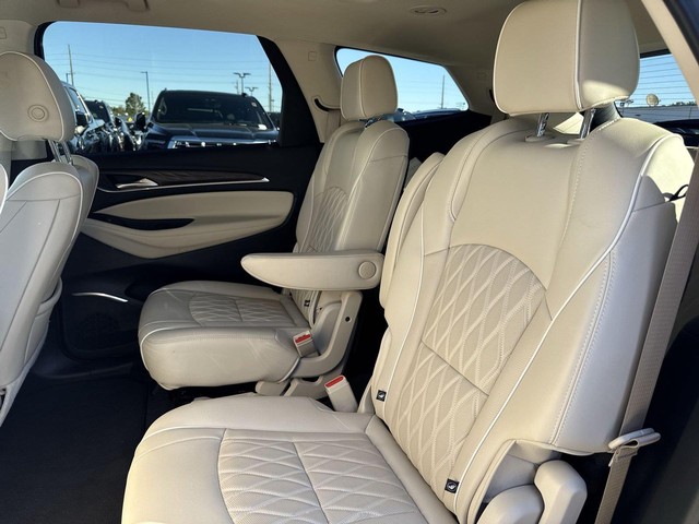 Buick Enclave Vehicle Full-screen Gallery Image 30