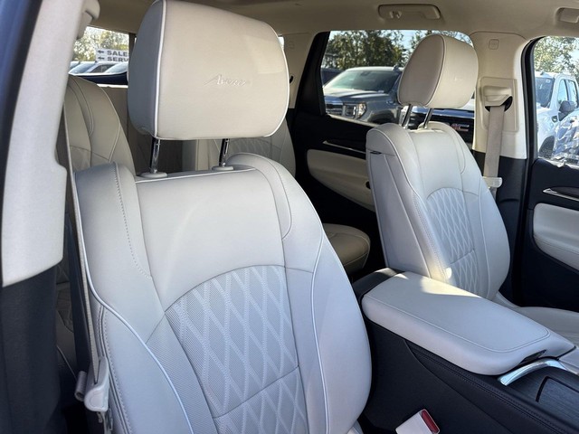 Buick Enclave Vehicle Full-screen Gallery Image 33