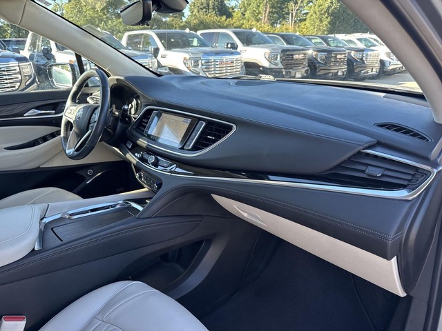 Buick Enclave Vehicle Full-screen Gallery Image 34