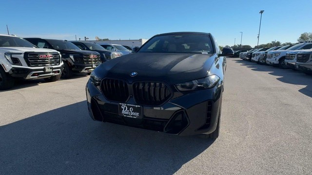 BMW X6 Vehicle Full-screen Gallery Image 05