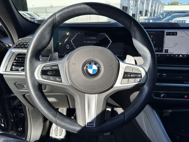 BMW X6 Vehicle Full-screen Gallery Image 14