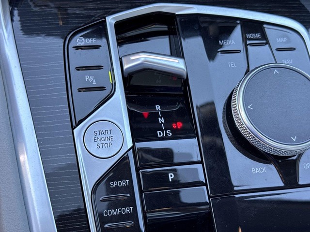 BMW X6 Vehicle Full-screen Gallery Image 20
