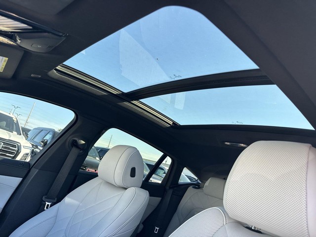 BMW X6 Vehicle Full-screen Gallery Image 23