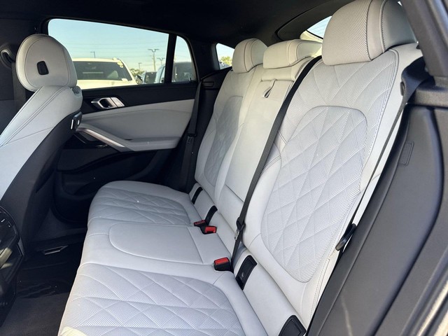 BMW X6 Vehicle Full-screen Gallery Image 29