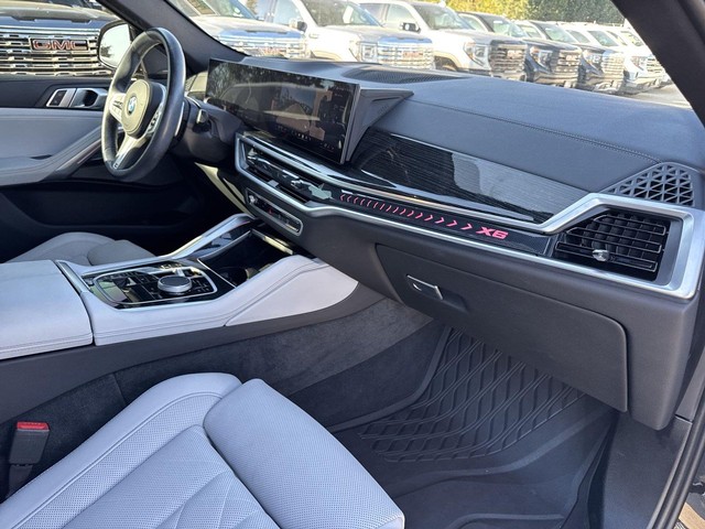 BMW X6 Vehicle Full-screen Gallery Image 33