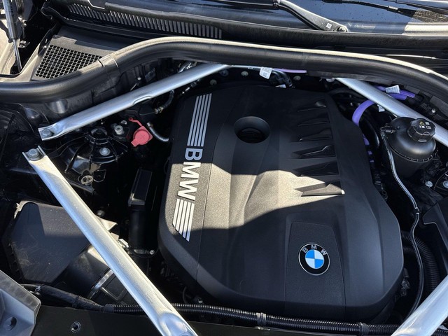 BMW X6 Vehicle Full-screen Gallery Image 34