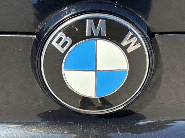 BMW X6 Vehicle Full-screen Gallery Image 35