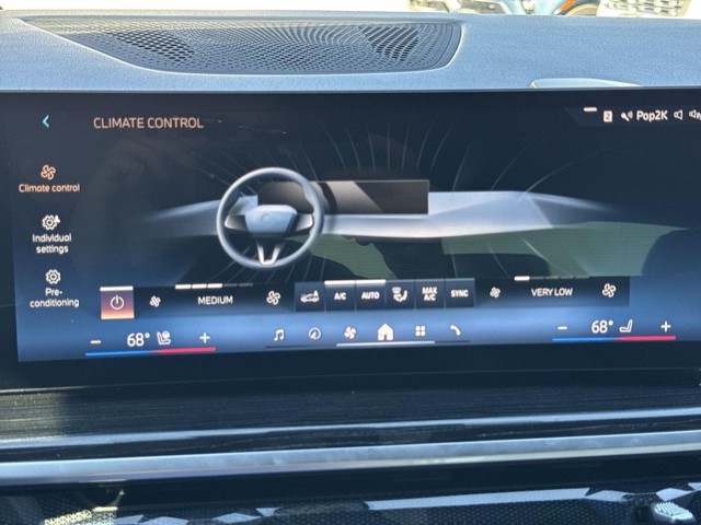 BMW X6 Vehicle Full-screen Gallery Image 39