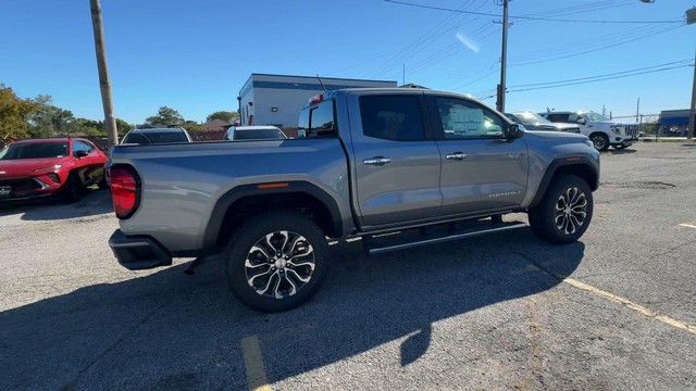GMC Canyon Vehicle Full-screen Gallery Image 02