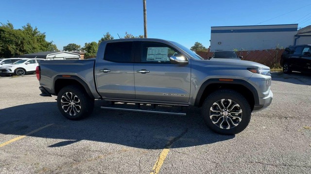 GMC Canyon Vehicle Full-screen Gallery Image 03