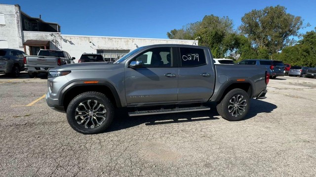 GMC Canyon Vehicle Full-screen Gallery Image 06
