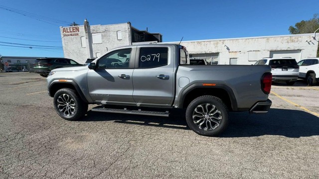 GMC Canyon Vehicle Full-screen Gallery Image 07