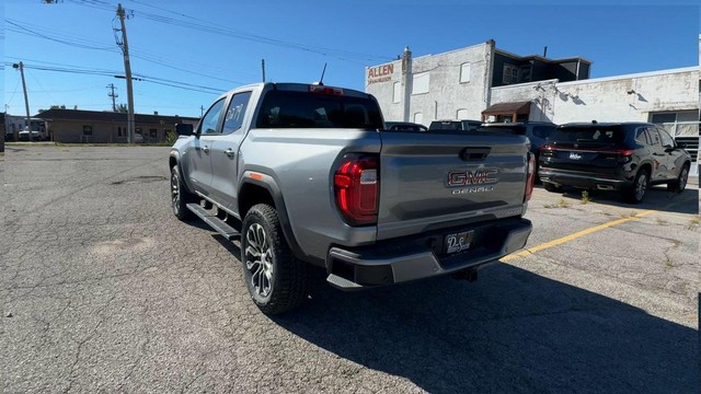 GMC Canyon Vehicle Full-screen Gallery Image 08