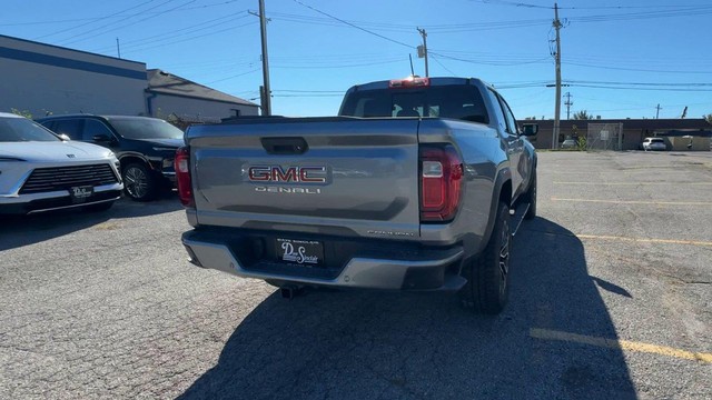 GMC Canyon Vehicle Full-screen Gallery Image 09