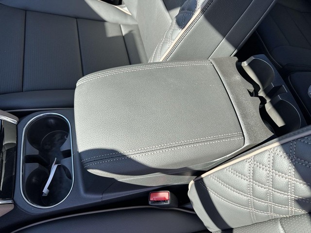 GMC Canyon Vehicle Full-screen Gallery Image 21