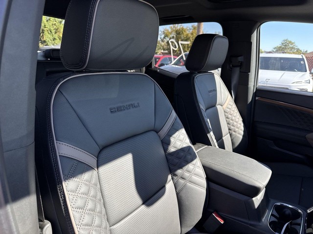 GMC Canyon Vehicle Full-screen Gallery Image 25