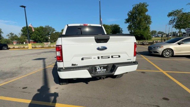 Ford F-150 Vehicle Full-screen Gallery Image 09