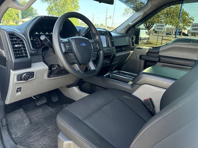 Ford F-150 Vehicle Full-screen Gallery Image 13