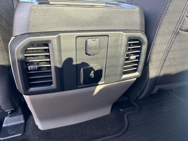 Ford F-150 Vehicle Full-screen Gallery Image 23