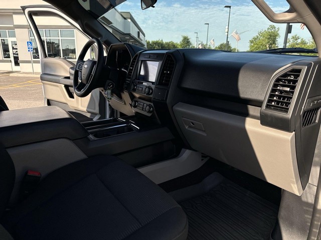 Ford F-150 Vehicle Full-screen Gallery Image 30
