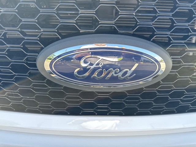 Ford F-150 Vehicle Full-screen Gallery Image 32