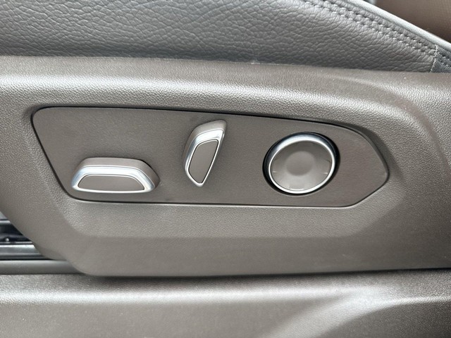 GMC Sierra 1500 Vehicle Full-screen Gallery Image 12