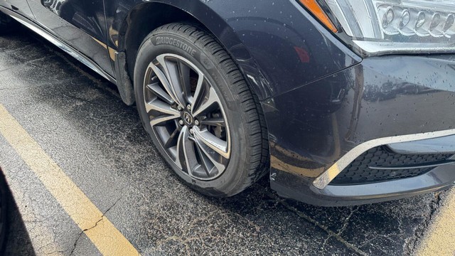 Acura MDX Vehicle Full-screen Gallery Image 09