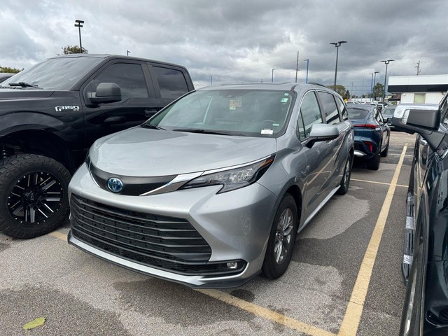 Toyota Sienna Vehicle Full-screen Gallery Image 09