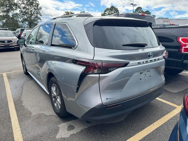 Toyota Sienna Vehicle Full-screen Gallery Image 14