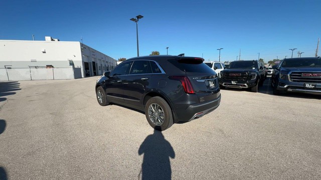 Cadillac XT5 Vehicle Full-screen Gallery Image 09