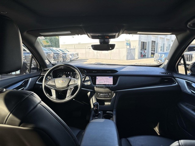 Cadillac XT5 Vehicle Full-screen Gallery Image 13