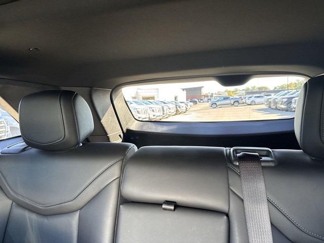 Cadillac XT5 Vehicle Full-screen Gallery Image 17