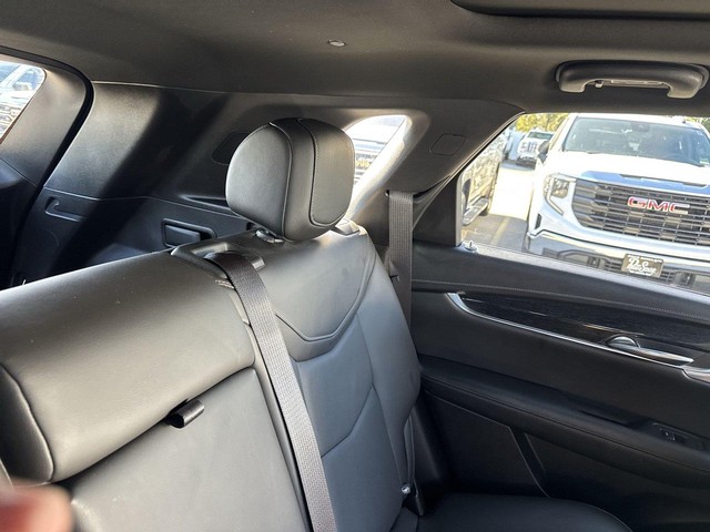 Cadillac XT5 Vehicle Full-screen Gallery Image 18