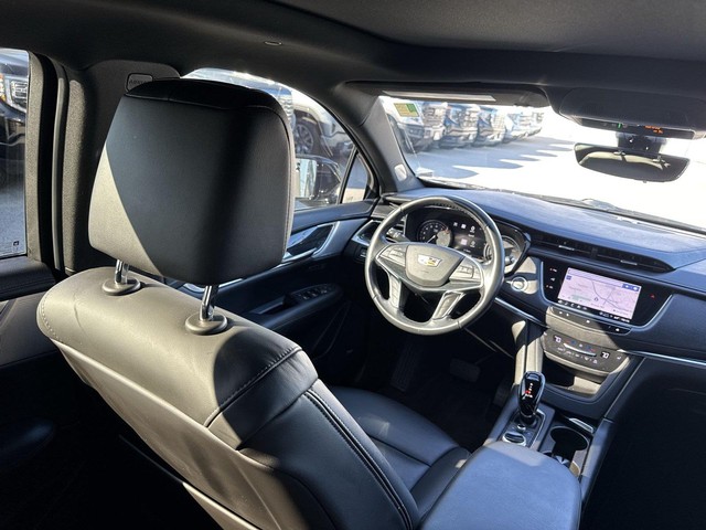 Cadillac XT5 Vehicle Full-screen Gallery Image 19