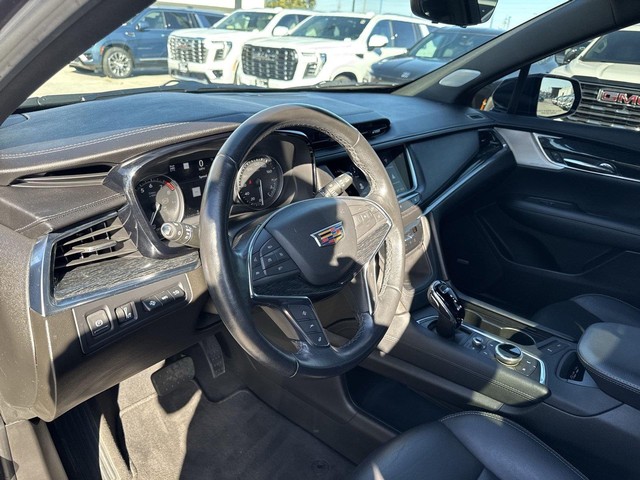Cadillac XT5 Vehicle Full-screen Gallery Image 20