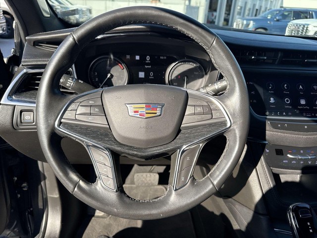 Cadillac XT5 Vehicle Full-screen Gallery Image 21